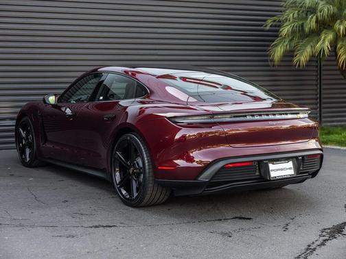 2023 Porsche Taycan 