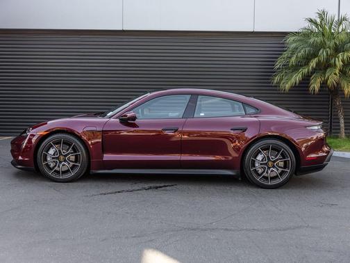 2023 Porsche Taycan 