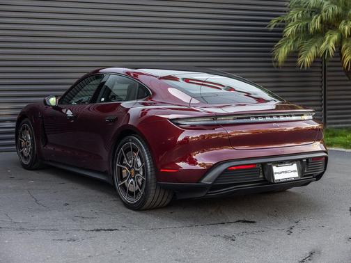 2023 Porsche Taycan 