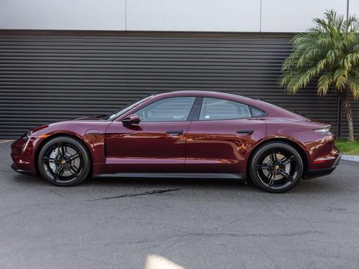 2023 Porsche Taycan 