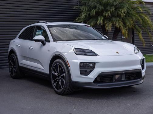 2026 Porsche Macan 