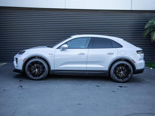 2025 Porsche Macan 4