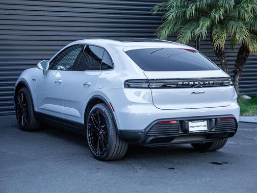 2025 Porsche Macan 4