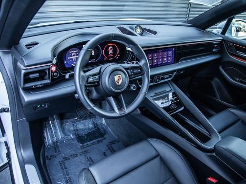 2025 Porsche Macan 4