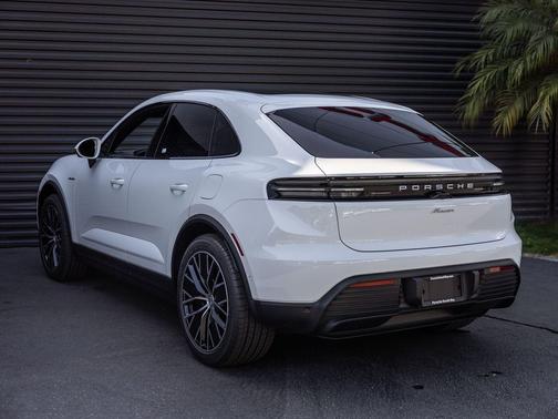 2026 Porsche Macan Macan Electric