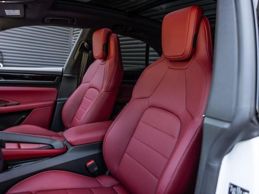 2026 Porsche Macan Macan Electric