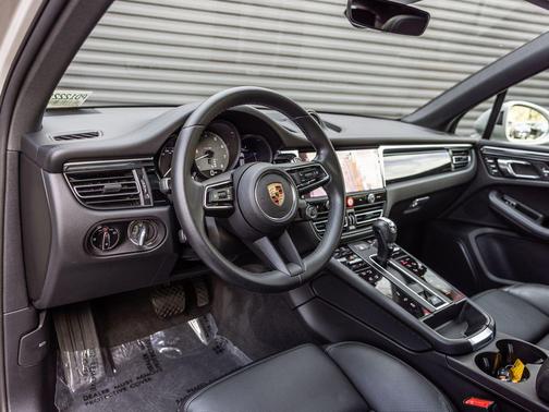 Chalk 2023 Porsche Macan Macan