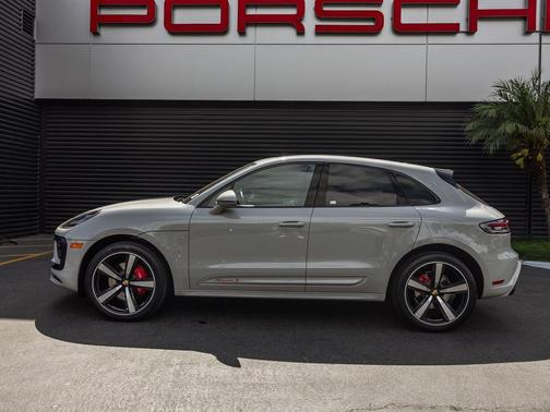 Chalk 2023 Porsche Macan Macan
