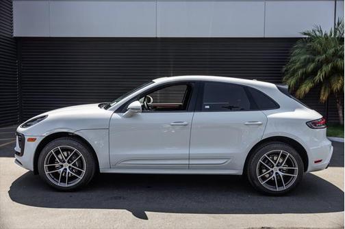 2025 Porsche Macan Base
