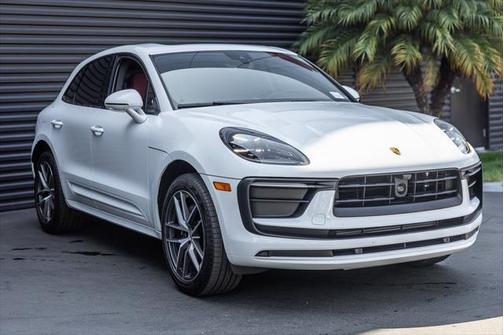 2025 Porsche Macan Base