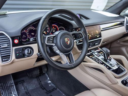 White 2023 Porsche Cayenne Cayenne