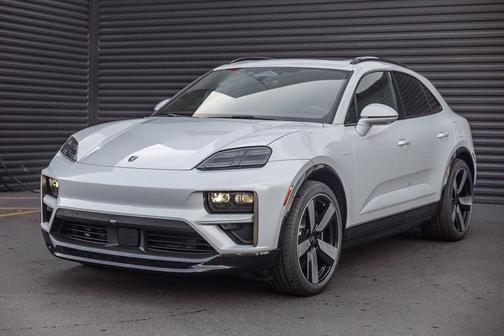 2025 Porsche Macan Turbo