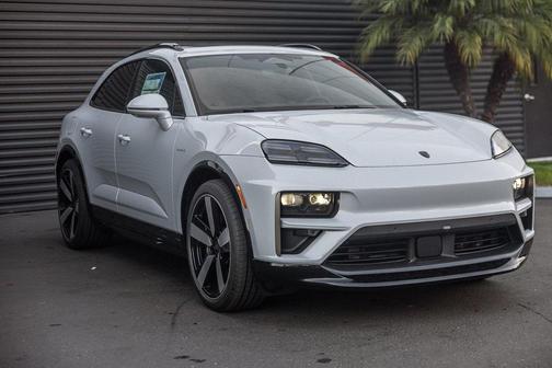 2025 Porsche Macan Turbo