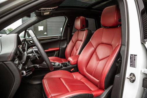 2023 Porsche Macan T