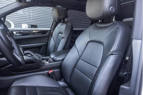 2020 Porsche Cayenne Base (Tiptronic)