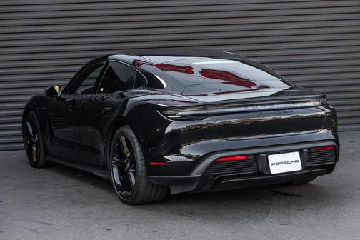 2022 Porsche Taycan Turbo S