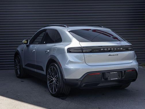 Dolomite Silver Metallic 2026 Porsche Macan Macan Electric 4S