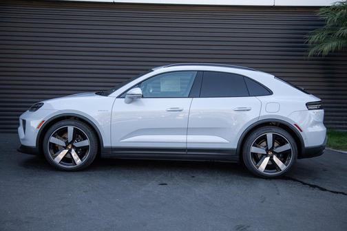 2025 Porsche Macan 4S