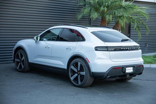 2025 Porsche Macan 4S