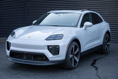 2025 Porsche Macan 4S