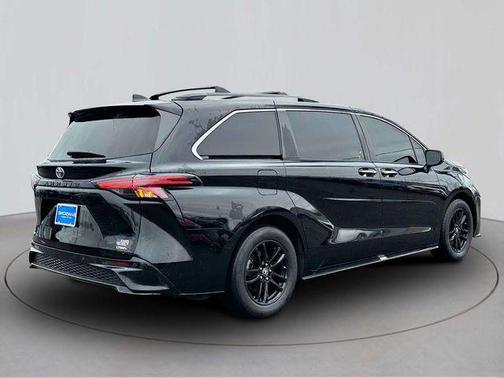 2022 Toyota Sienna XSE 7 Passenger