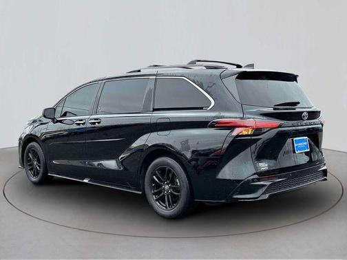 2022 Toyota Sienna XSE 7 Passenger