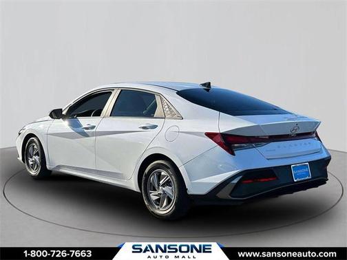 2024 Hyundai ELANTRA SE