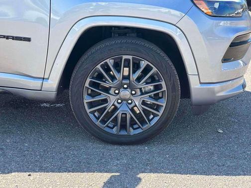 Billet Silver Metallic Clearcoat 2023 Jeep Compass High Altitude