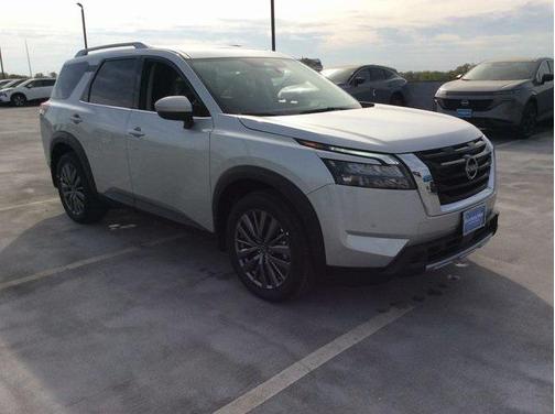 2025 Nissan Pathfinder SL 4WD