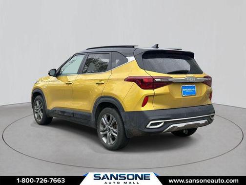 Starbright Yellow/Black Roof 2023 Kia Seltos S