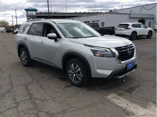 2025 Nissan Pathfinder SL 4WD