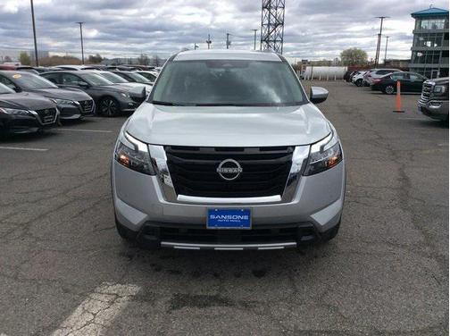 2025 Nissan Pathfinder SL 4WD