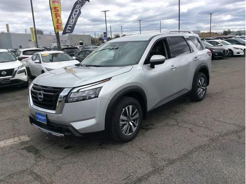 2025 Nissan Pathfinder SL 4WD
