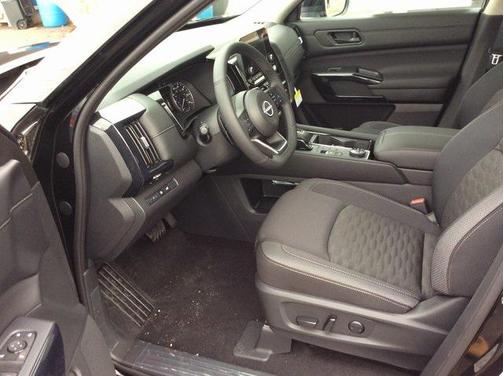 2025 Nissan Pathfinder SV 4WD