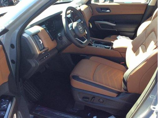 2025 Nissan Pathfinder Platinum 4WD
