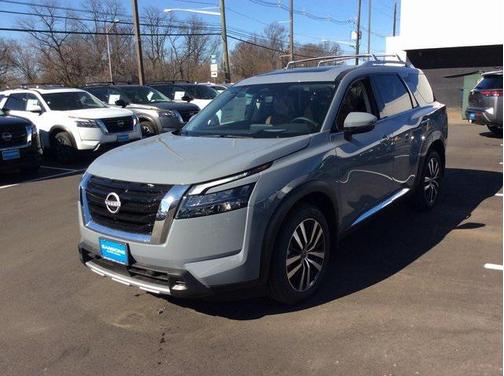 2025 Nissan Pathfinder Platinum 4WD