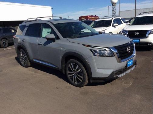 2025 Nissan Pathfinder Platinum 4WD