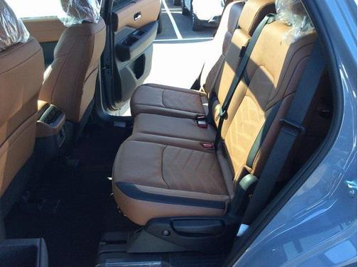 2025 Nissan Pathfinder Platinum 4WD