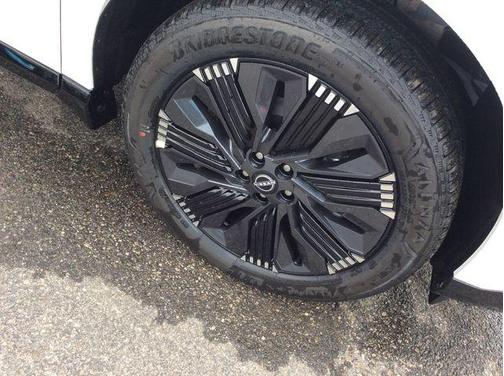 White Pearl 2026 Nissan Murano Platinum