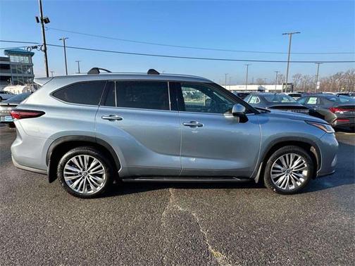 2024 Toyota Highlander Platinum