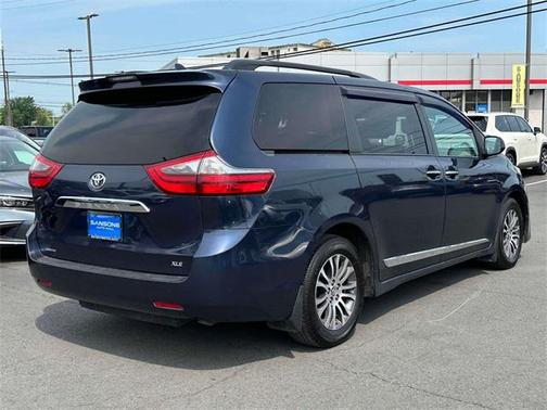 2020 Toyota Sienna XLE