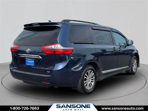 2020 Toyota Sienna XLE