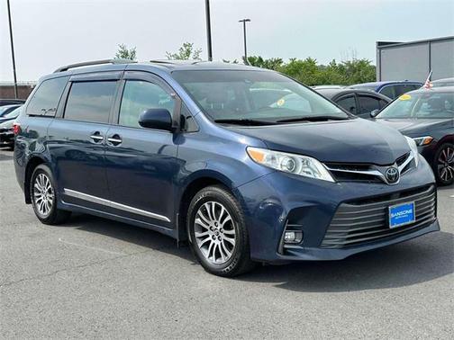 2020 Toyota Sienna XLE