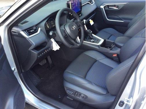 2025 Toyota RAV4 Hybrid SE