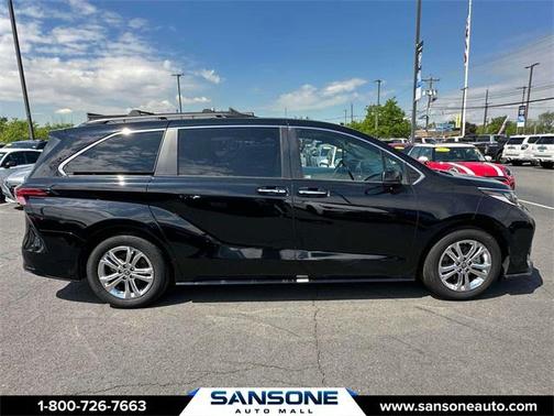 2022 Toyota Sienna XSE 7 Passenger