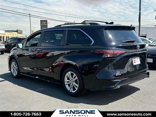 2022 Toyota Sienna XSE 7 Passenger