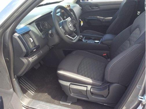 2025 Nissan Pathfinder S 4WD