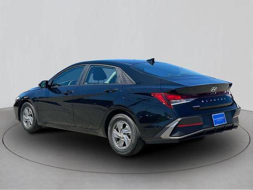 Abyss Black 2024 Hyundai ELANTRA SE