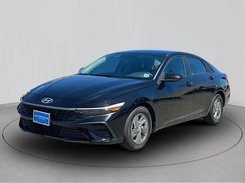 Abyss Black 2024 Hyundai ELANTRA SE