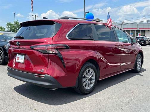 2022 Toyota Sienna LE